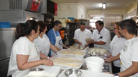 Los panaderos de ACESANC evolucionan en la realización de pan con el maestro Florindo Fierro