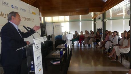 Más de ochenta empresarias de la región visibilizan en Villar de Olalla el papel de las mujeres en el ámbito del liderazgo en el II Foro Regional