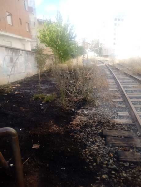 Incendio en los antiguos terrenos ferroviarios de Casablanca intensifica la preocupación vecinal por la falta de limpieza