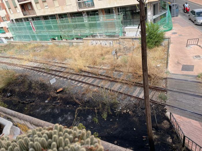 Incendio en los antiguos terrenos ferroviarios de Casablanca intensifica la preocupación vecinal por la falta de limpieza