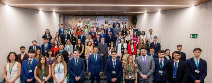 Globalcaja da la bienvenida a los estudiantes que se incorporan al Programa de Oportunidad al Talento que alcanza ya las 114 becas en este 2024