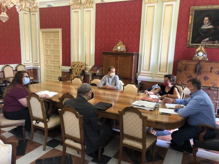 El Alfar o la fibra óptica, temas tratados en el encuentro del alcalde con la nueva Junta Directiva de la AAVV de San Antón