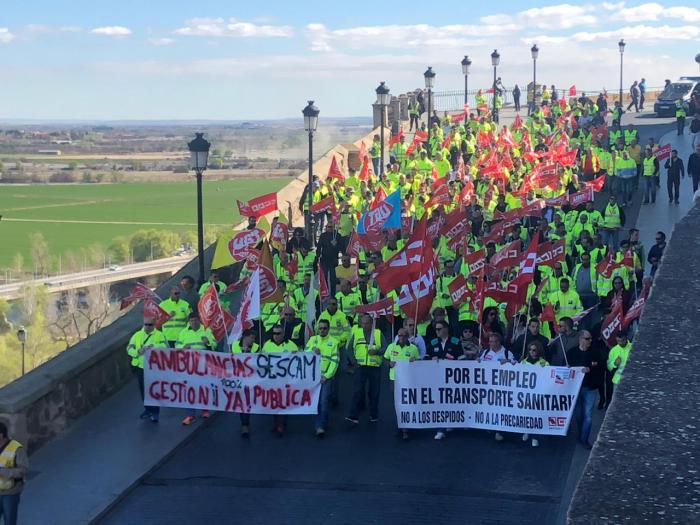 300 trabajadores de las ambulancias de la región se manifiestan en Toledo ante el bloqueo del convenio