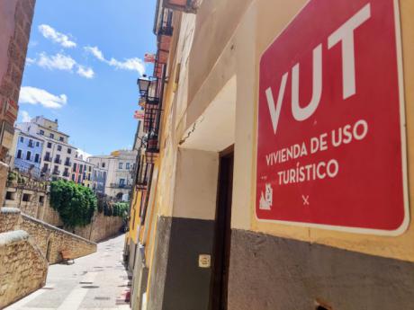 Cuenca en Marcha denuncia la “inacción” para limitar los pisos turísticos