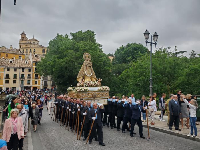 Los conquenses acompañan a la Virgen de la Luz por las calles de la capital