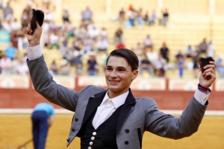 Daniel Moset brilla en la Feria de San Julián con dos orejas tras una gran faena