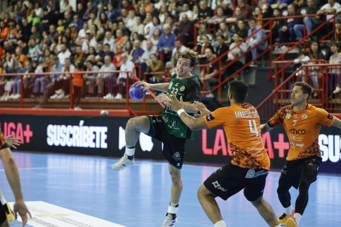 El BM Cuenca cae ante un Bathco Torrelavega que asalta la segunda plaza de la Asobal (28-25)