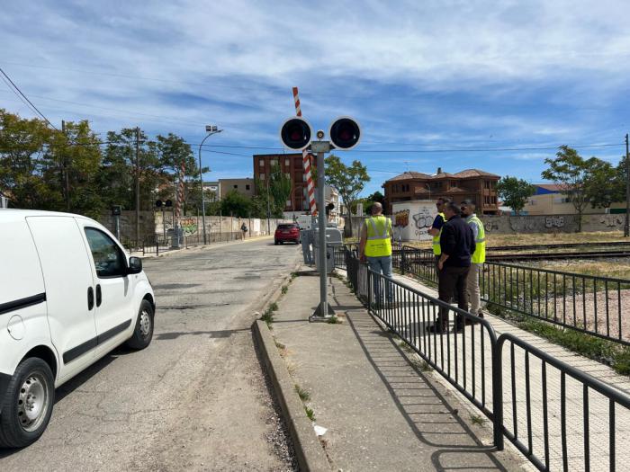 La calle San Isidro de Tarancón estará cerrada por obras de mejora realizadas por Adif en la zona del paso a nive