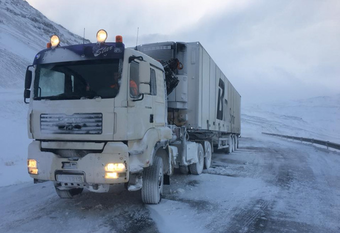 Un camión tuvo que pasar toda la noche atrapado por la nieve en Masegosa