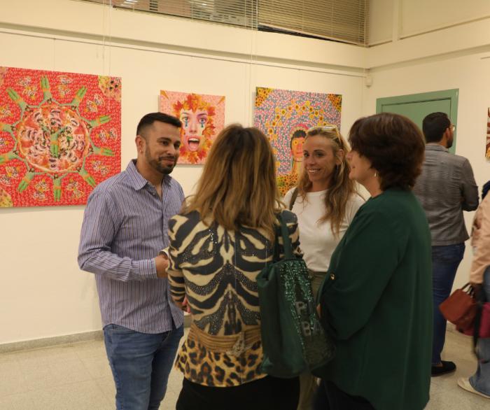 Marcos Valencia presenta su técnica del collage en el IV Festival de Otoño