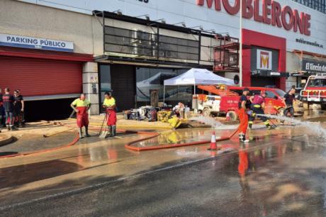 Bomberos de Cuenca continúan las labores de limpieza y achique en Sedaví