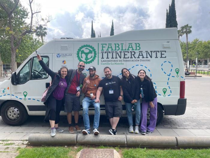 Villalba de la Sierra acoge talleres tecnológicos con la visita de Jon Piechowski, Consejero para Diplomacia Pública de la Embajada de Estados Unidos en España