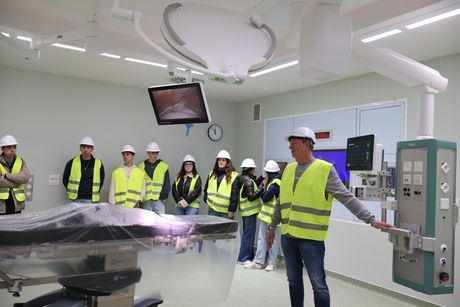 Alumnos de Ingeniería Biomédica de la UCLM conocen el aparataje y la alta tecnología del Hospital Universitario de Cuenca