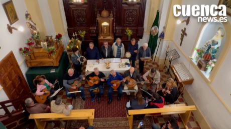 San Isidro se llena de música con el canto de Los Mayos por parte del grupo Pulso y Púa