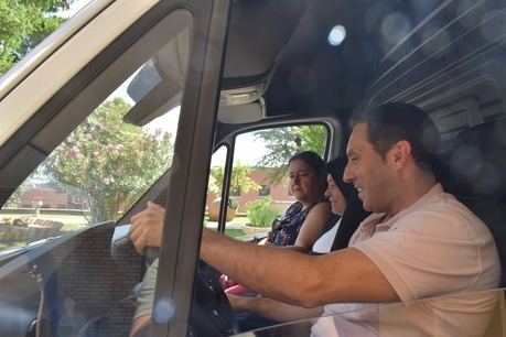 Diputación colabora con la residencia Hogar San José en la compra de una nueva furgoneta frigorífica