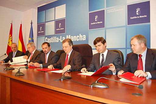 La Junta firma el contrato de construcción de la autovía del Jucar que unirá Cuenca y Albacete