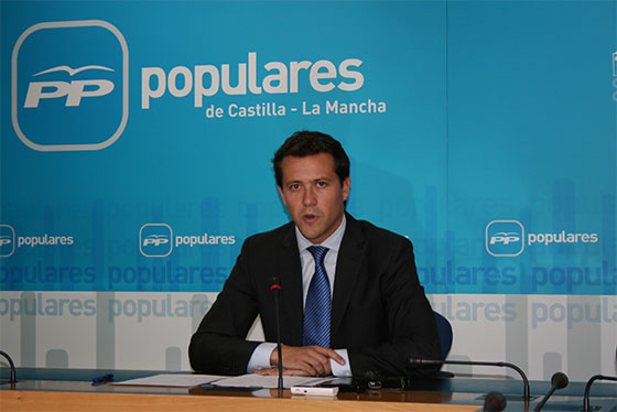 Velázquez: “Page respalda las afirmaciones de Picazo contra la presidenta Cospedal, reprobadas por dirigentes socialistas, mientras insiste en reunirse con ella”