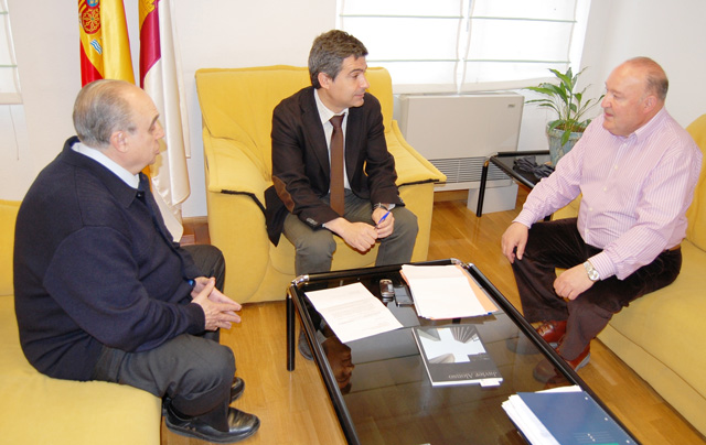 El delegado de la Junta muestra su apoyo a la candidatura de la Federación Española de  Bancos de Alimentos al Premio Príncipe de Asturias de la Concordia