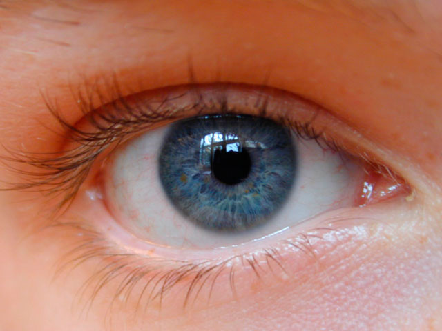 los-pacientes-con-lesiones-en-los-ojos-pueden-mejorarlas-con-implantes