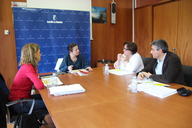 Educación se reúne con los delegados de la Junta para planificar las reformas de los centros educativos en los meses de verano