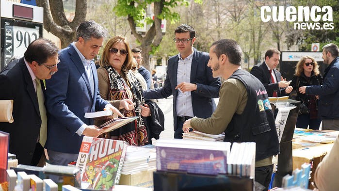 Cuenca saca los libros a la calle con motivo del Día del Libro