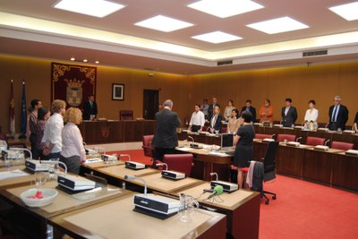 El Pleno del Ayuntamiento de Albacete guarda un minuto de silencio en homenaje al recientemente fallecido Ramón Varón, Hijo Adoptivo de la ciudad 