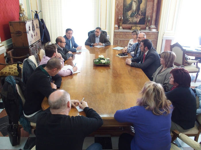 El Ayuntamiento explica a los hosteleros del Casco Antiguo el funcionamiento del ‘Sistema inteligente de control de acceso del tráfico rodado’