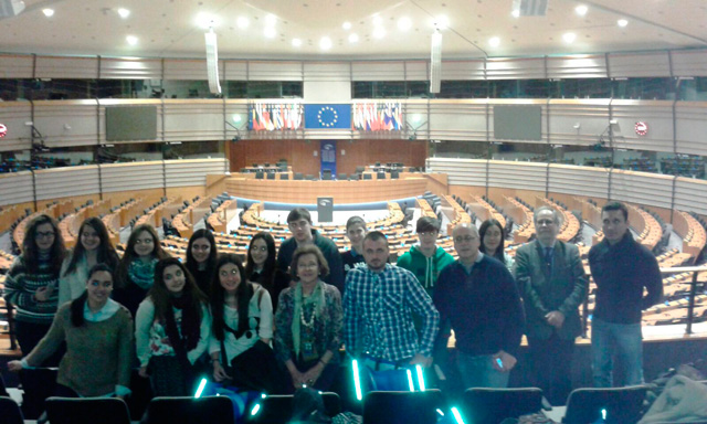 Alumnos de los IES Fernando Zóbel y Pedro Mercedes visitan en el Parlamento Europeo