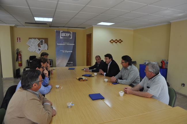 David Peña recoge las peticiones de la Junta Directiva de la Asociación Comarcal de Empresarios de La Manchuela