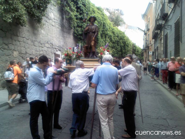 San Roque cumple con la tradición de hace siglos y procesiona por el Casco Antiguo