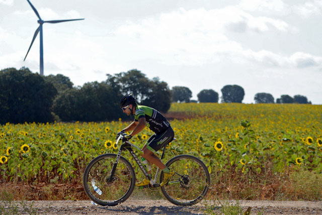 Kiko del Rincón y Mª del Rocío Sanz se alzan con la victoria en la marcha MTB “Villa de Sisante”