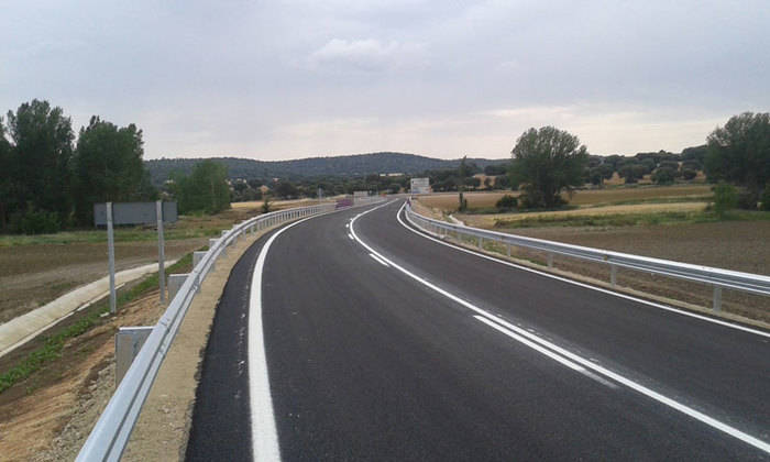 La Consejería de Fomento abre al tráfico el tramo que une la localidad de Villar de Cañas con la intersección con la carretera CM-3009