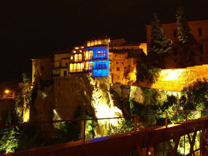 Las Casas Colgadas se iluminarán de azul para llamar la atención sobre el trastorno del autismo