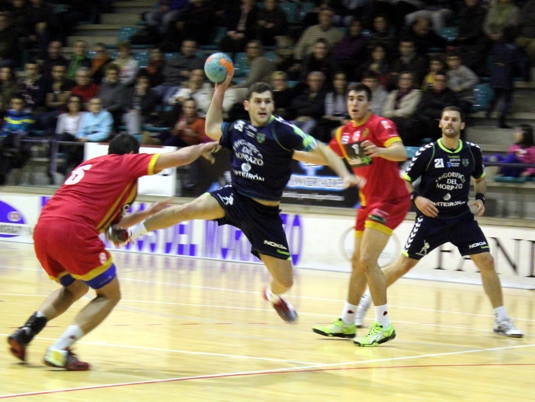 Sufrida victoria del Globalcaja ante el Cangas (23-24)