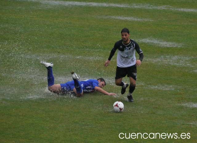 El Conquense pierde el liderato bajo la lluvia (0-0)