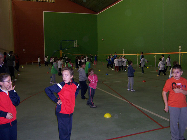 240 escolares de primaria realizaron multideporte en Cuenca