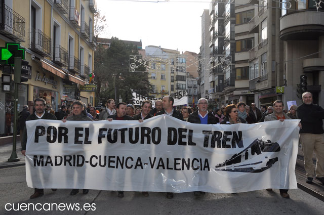 La provincia se manifiesta en la capital en defensa del tren convencional