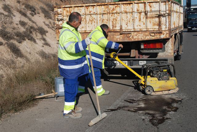 El Ayuntamiento lleva a cabo reparaciones en viales 