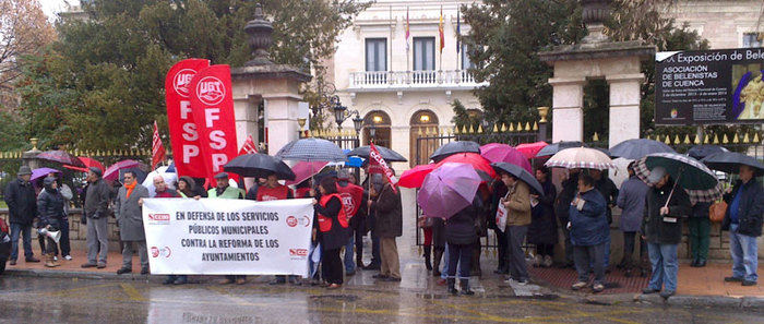 Concentración en Cuenca contra la reforma de la administración local