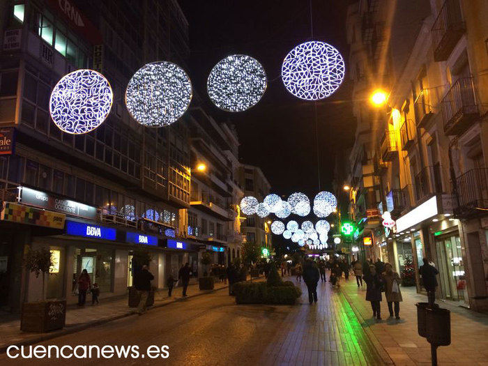 Las luces de Navidad ya iluminan la ciudad