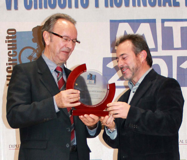 Premian a la Fundación Caja Rural de Cuenca por su compromiso con el deporte conquense  