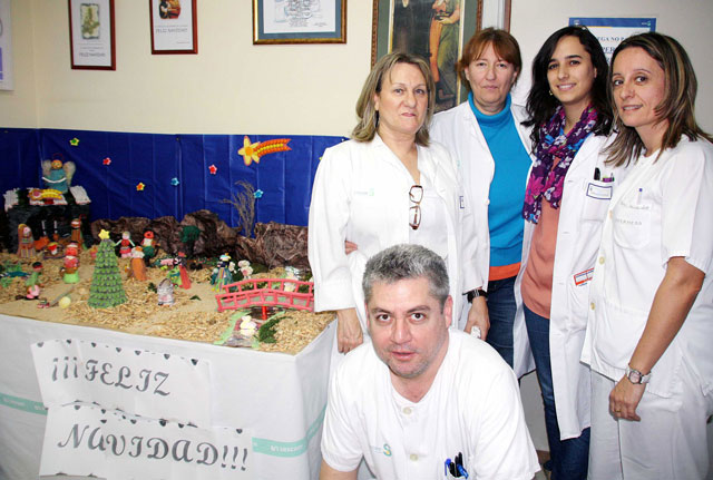 En el servicio de Farmacia del Virgen de la Luz se ha montado el Belén