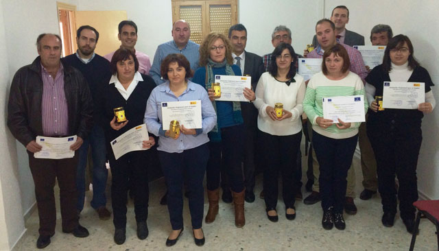 Pardo anima a los jóvenes desempleados a apostar por el sector de la apicultura como salida laboral