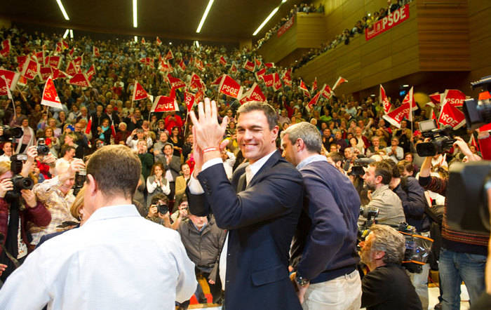 Sánchez dice en la región que C's y Podemos intentan dañar al PSOE tras renunciar a ganar