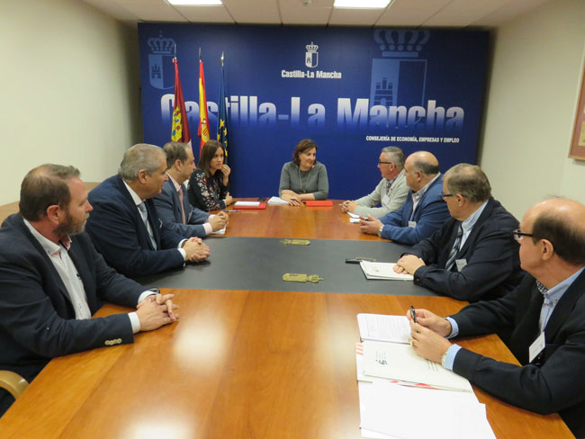 El Gobierno regional y el sector hostelero se reúnen para diseñar estrategias de promoción y avanzar en la nueva normativa