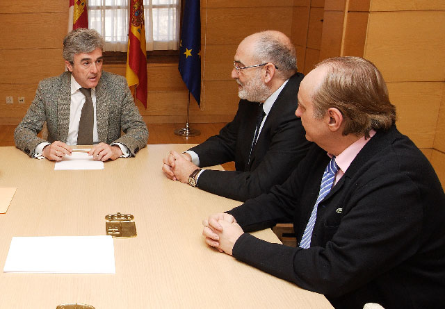 Esteban garantiza el apoyo del Gobierno regional a las PYMES y a los autónomos de Castilla-La Mancha