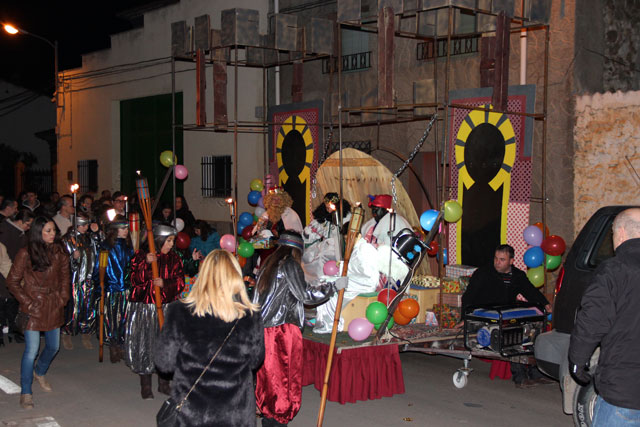 Los Reyes Magos repartieron ilusión por las calles de Carrascosa del Campo