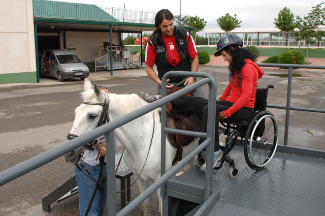 Parapléjicos desarrolla una terapia con caballos para la mejora física y psicológica de los pacientes