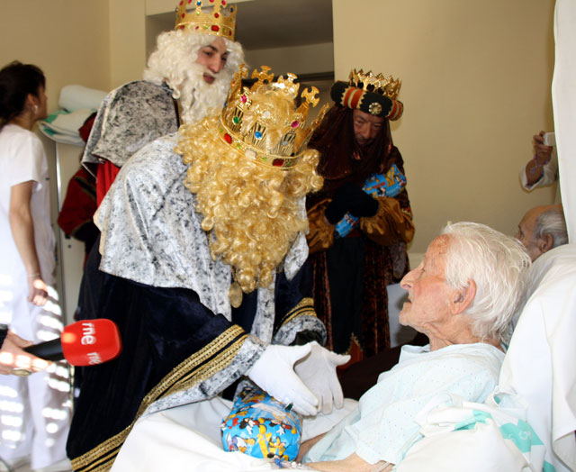 Los Reyes Magos reparten ilusión en el Virgen de la Luz