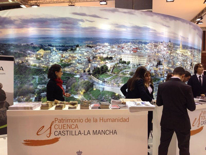 Mohorte ve “triste” que no haya fotos de Cuenca capital en el stand de Castilla-La Mancha en FITUR